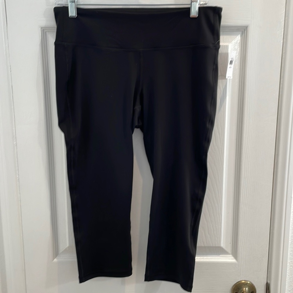 NWT Old Navy Mid Rise Crop Leggings Size Large